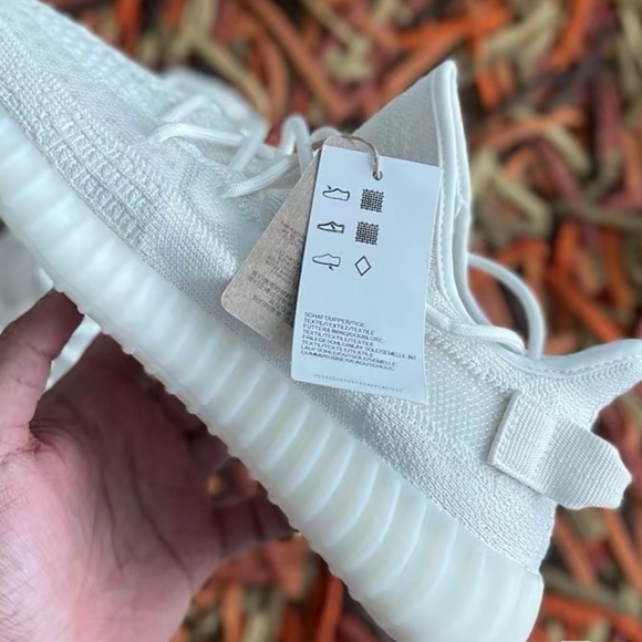 adidas Yeezy Boost 350 V2 Bone - Picture 4 of 5
